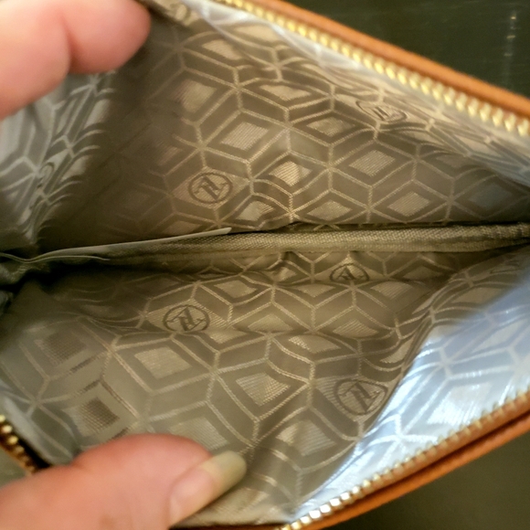 Adrienne Vittadini brown leather wristlet - Picture 3 of 6